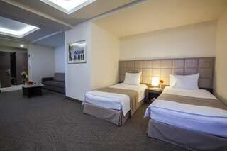 Отель Гостиница Авиатранс Ереван Двухместный номер Делюкс с 1 кроватью или 2 отдельными кроватями-2