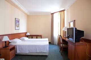 Отель Гостиница Авиатранс Ереван Стандартный двухместный номер с 1 кроватью или 2 отдельными кроватями-7